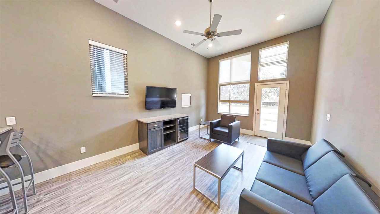 2 308½ E Clark St #2A - Photo 3 of 17