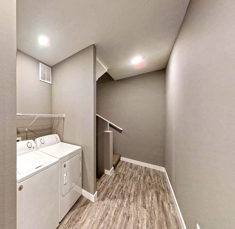 1 308½ E Clark St #1 - Photo 2 of 17