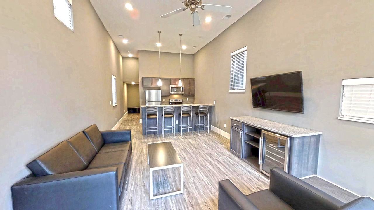 1 308½ E Clark St #1 - Photo 3 of 17