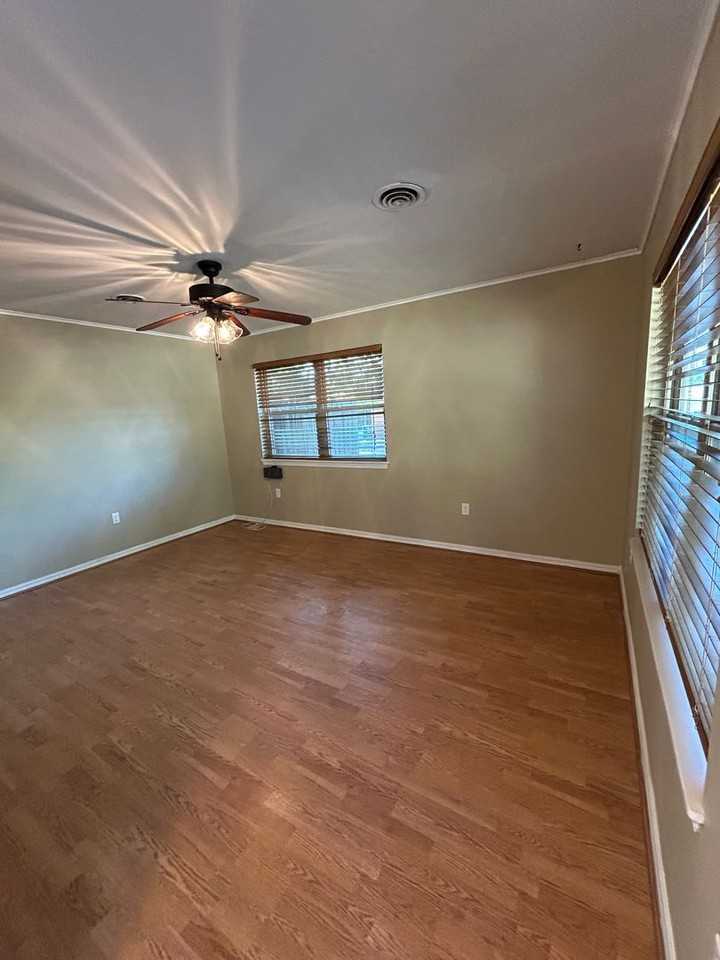 1202 E O St - Photo 2 of 14