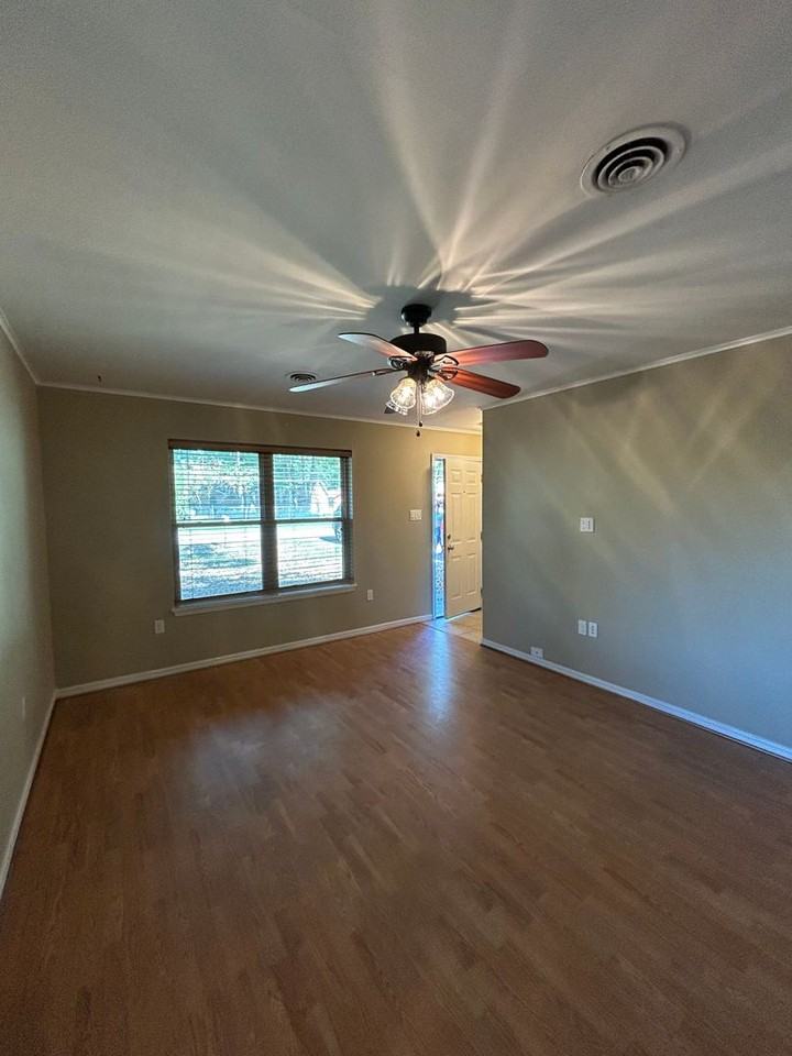 1202 E O St - Photo 3 of 14