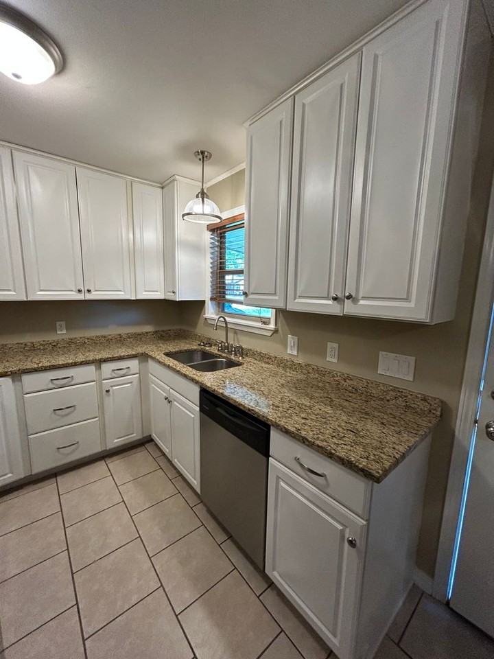 1202 E O St - Photo 5 of 14