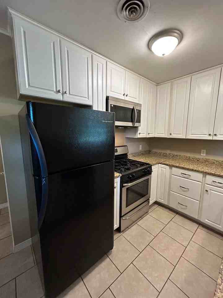1202 E O St - Photo 6 of 14