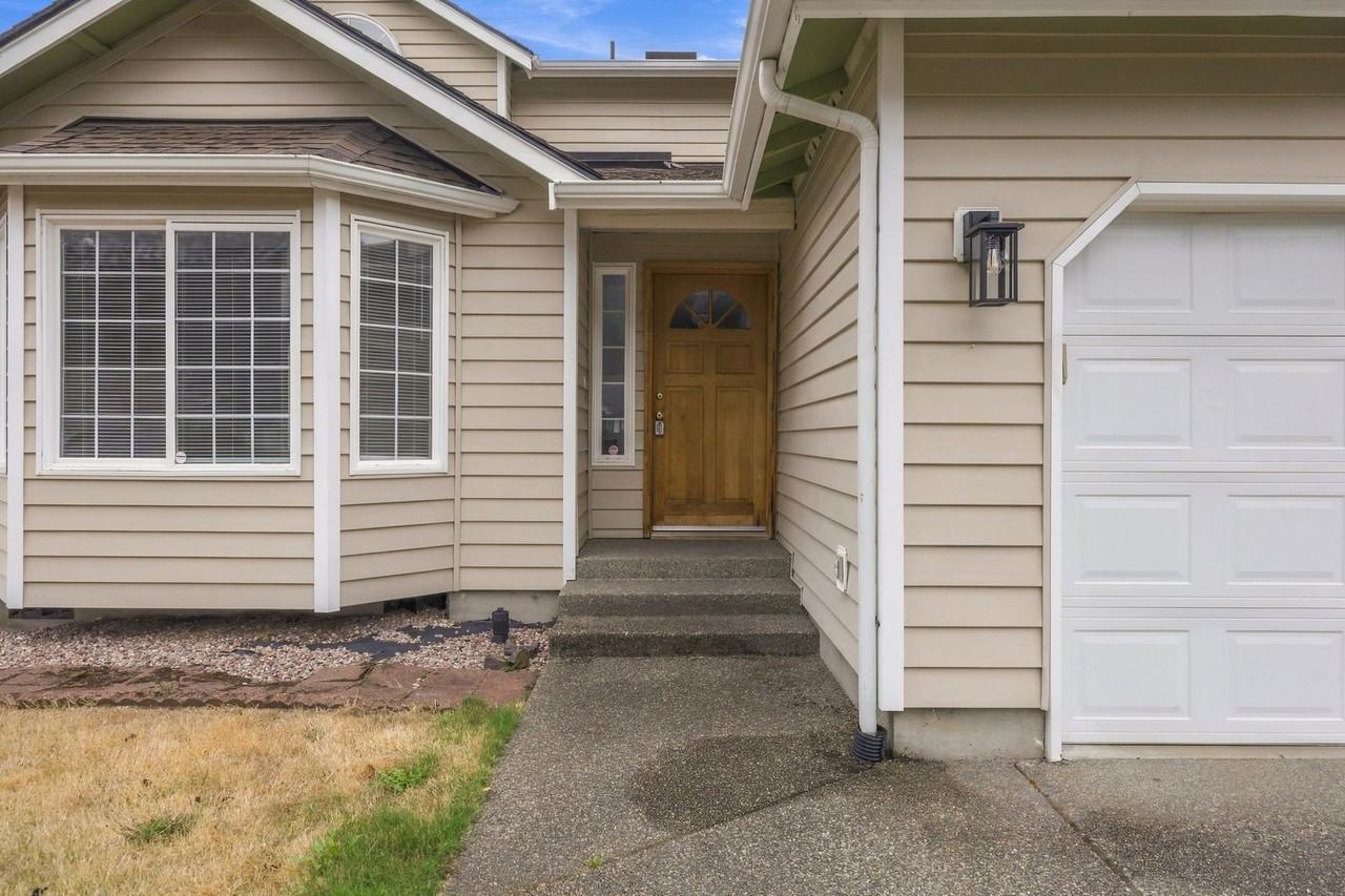 6748 3rd Way Se - Photo 3 of 39