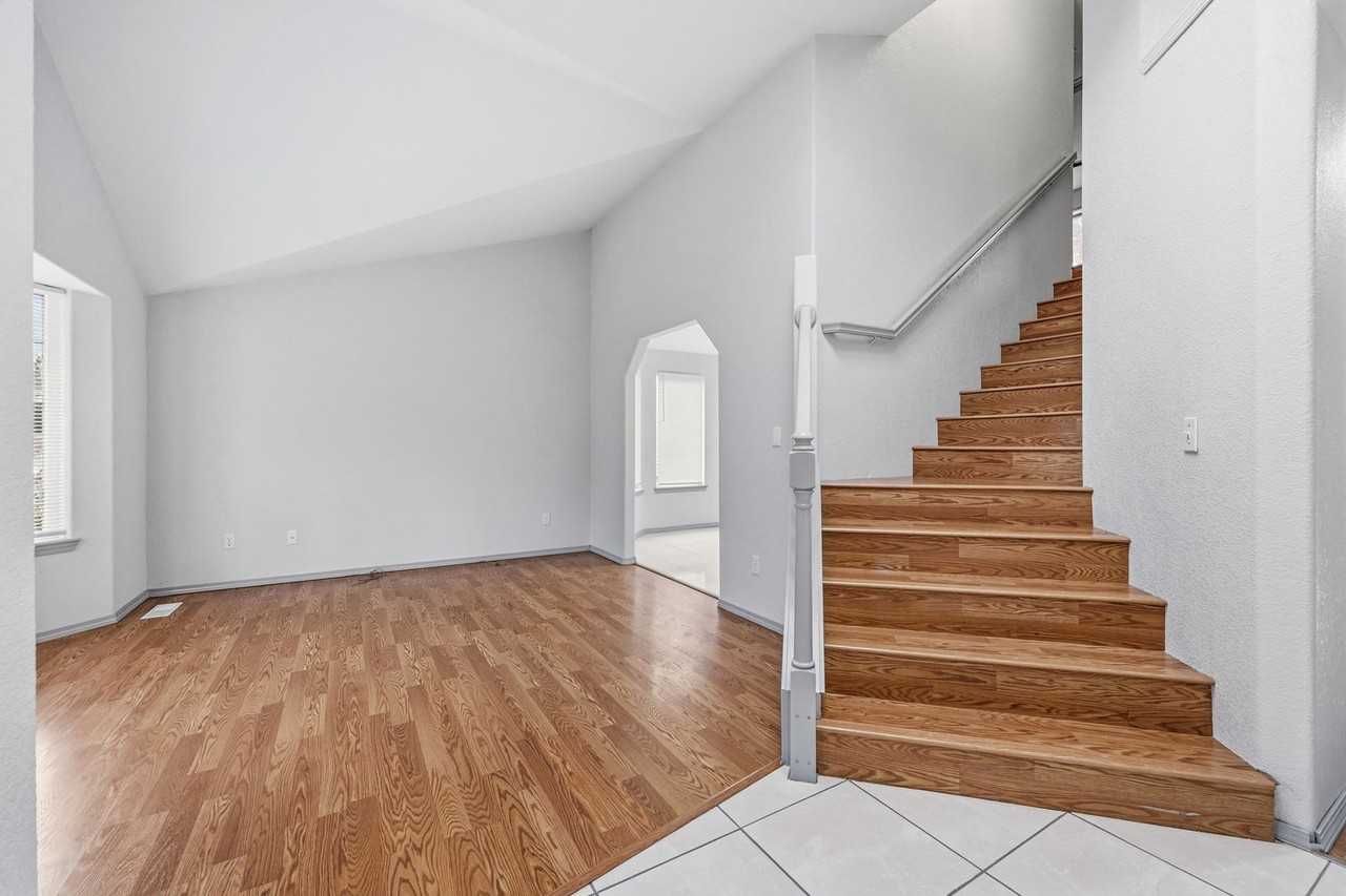 6748 3rd Way Se - Photo 5 of 39
