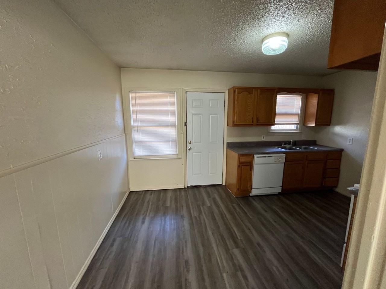 4420 46th St - Photo 3 of 13