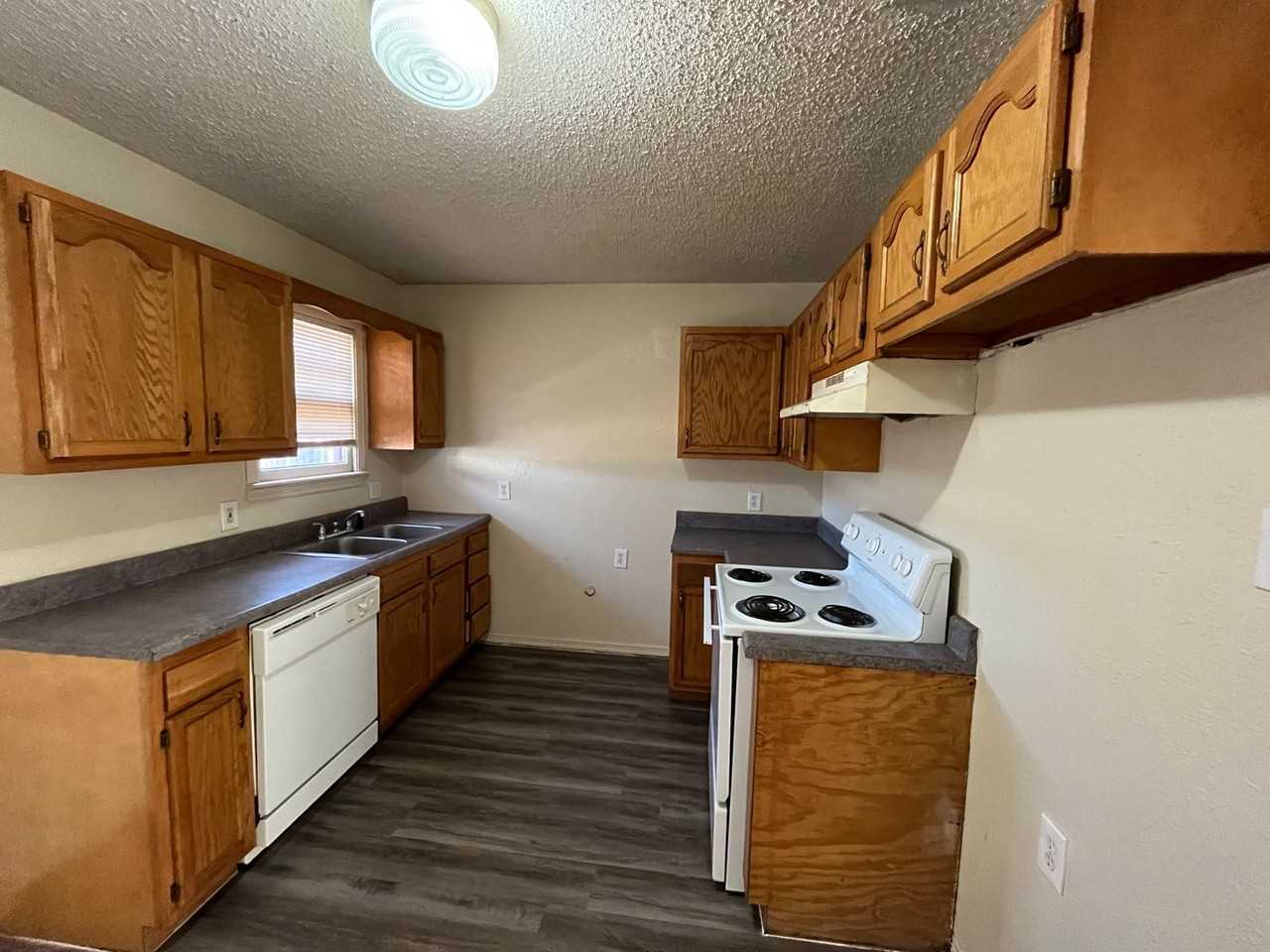 4420 46th St - Photo 4 of 13