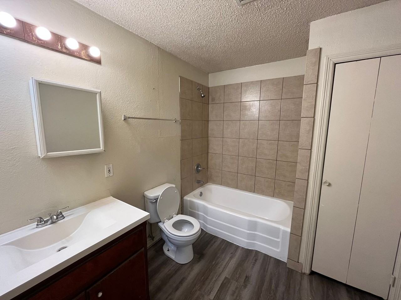 4420 46th St - Photo 5 of 13