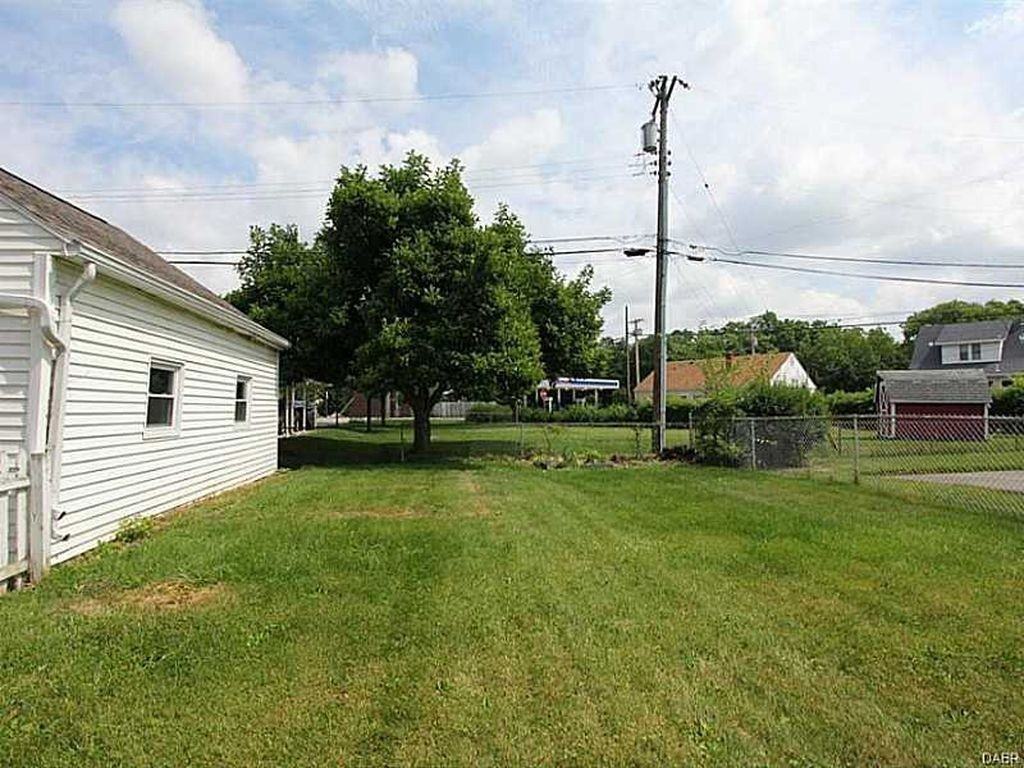25 Wolf Ave - Photo 3 of 17