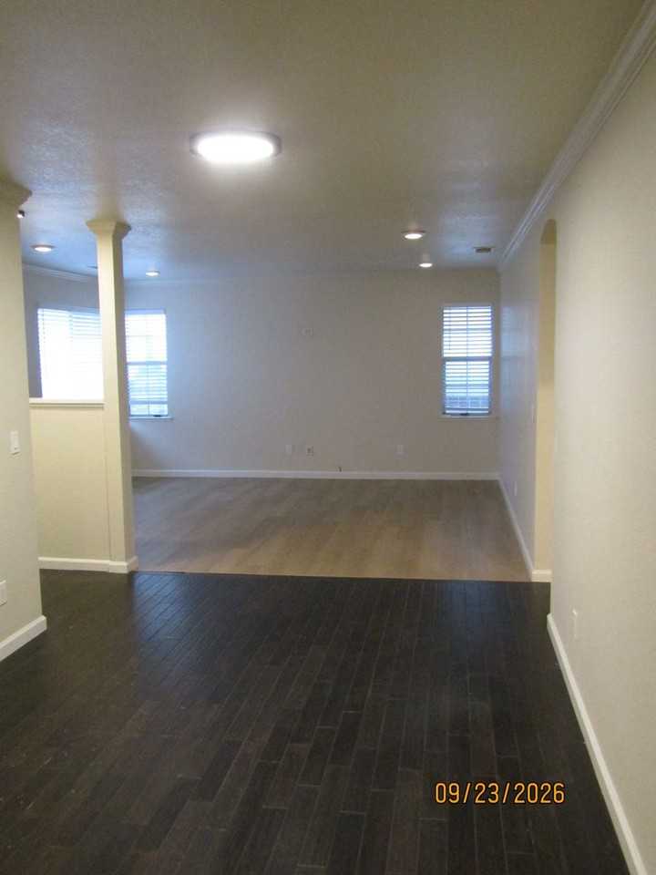 2354 Pinercrest Dr - Photo 5 of 13