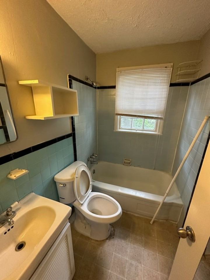 1710 Lynwood Ave - Photo 4 of 6