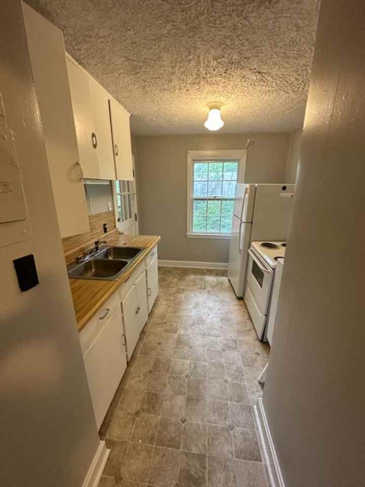 1710 Lynwood Ave - Photo 6 of 6