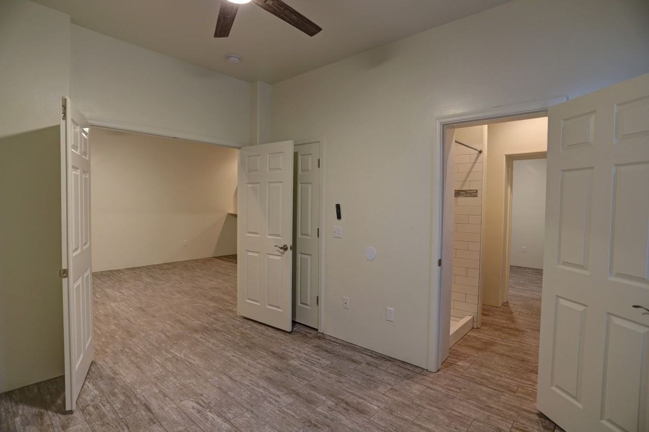 810 E 6th St - Photo 6 of 13