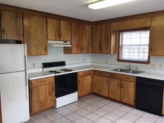 2308 Pineview Dr Apt B - Photo 2 of 6