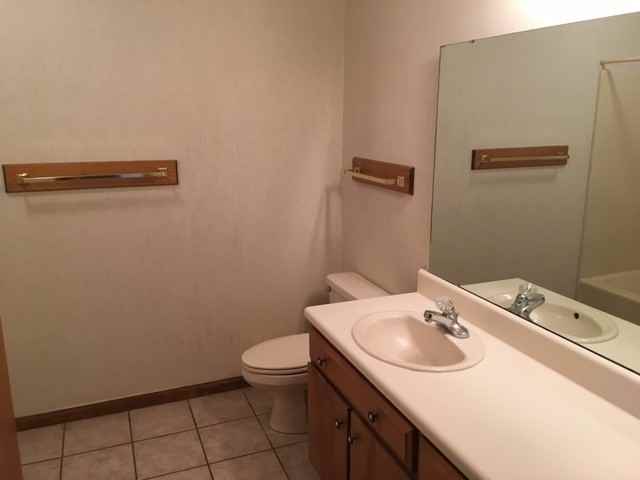 2308 Pineview Dr Apt B - Photo 3 of 6