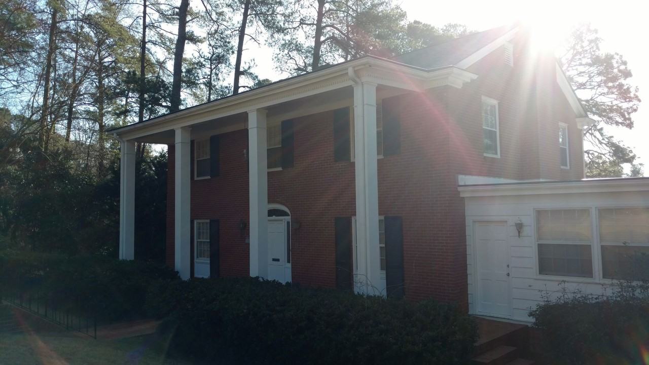 1809 Lakeshore Dr - Photo 2 of 13