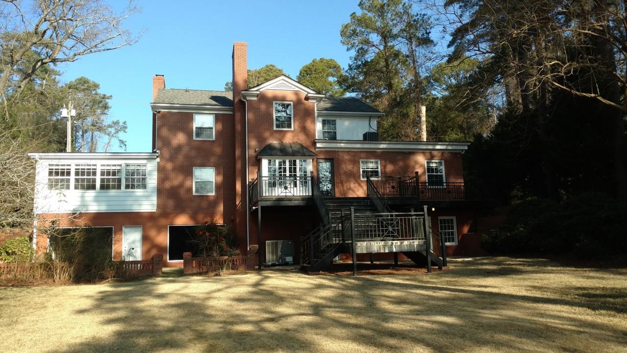 1809 Lakeshore Dr - Photo 3 of 13