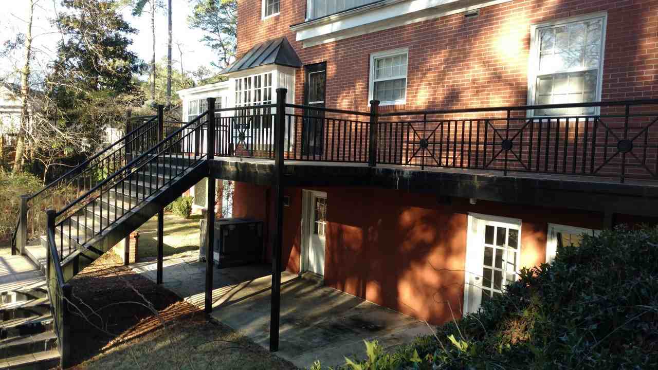 1809 Lakeshore Dr - Photo 4 of 13