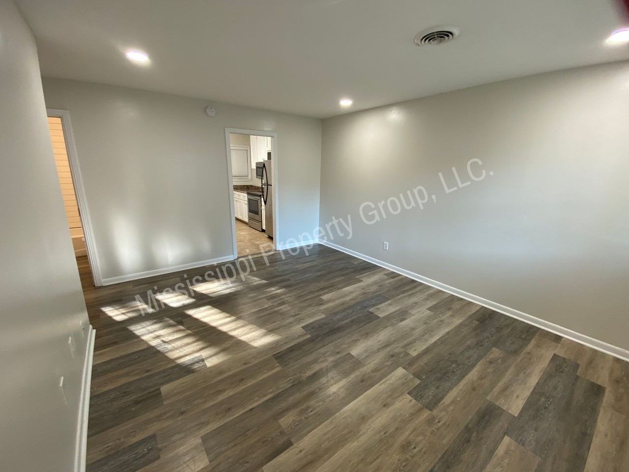 1210 S 16th St - Photo 2 of 18