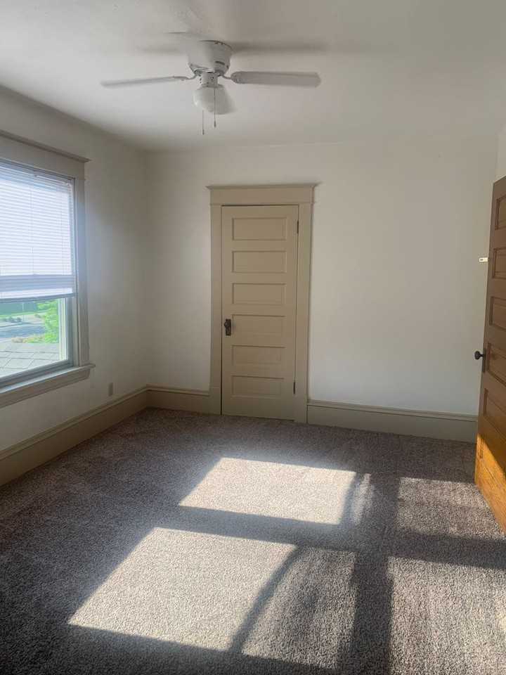 807 Snelling Ave N - Photo 2 of 20