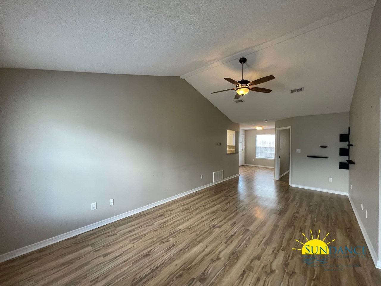 129 Scranton St - Photo 2 of 24