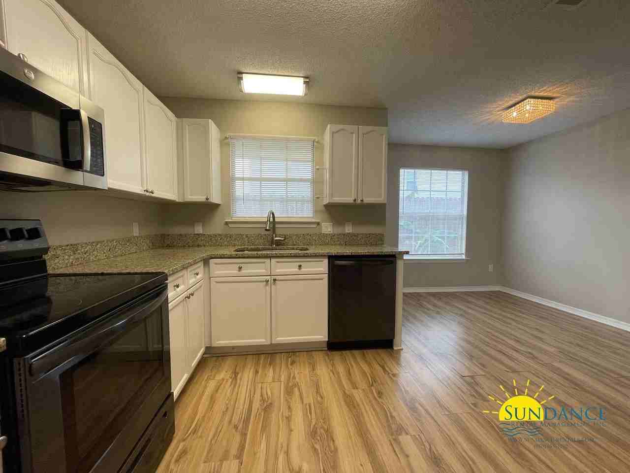 129 Scranton St - Photo 3 of 24