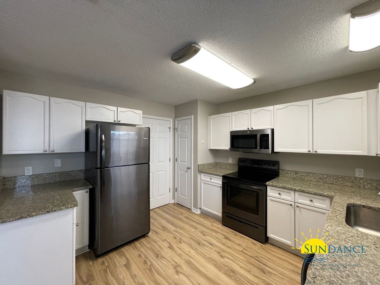 129 Scranton St - Photo 4 of 24
