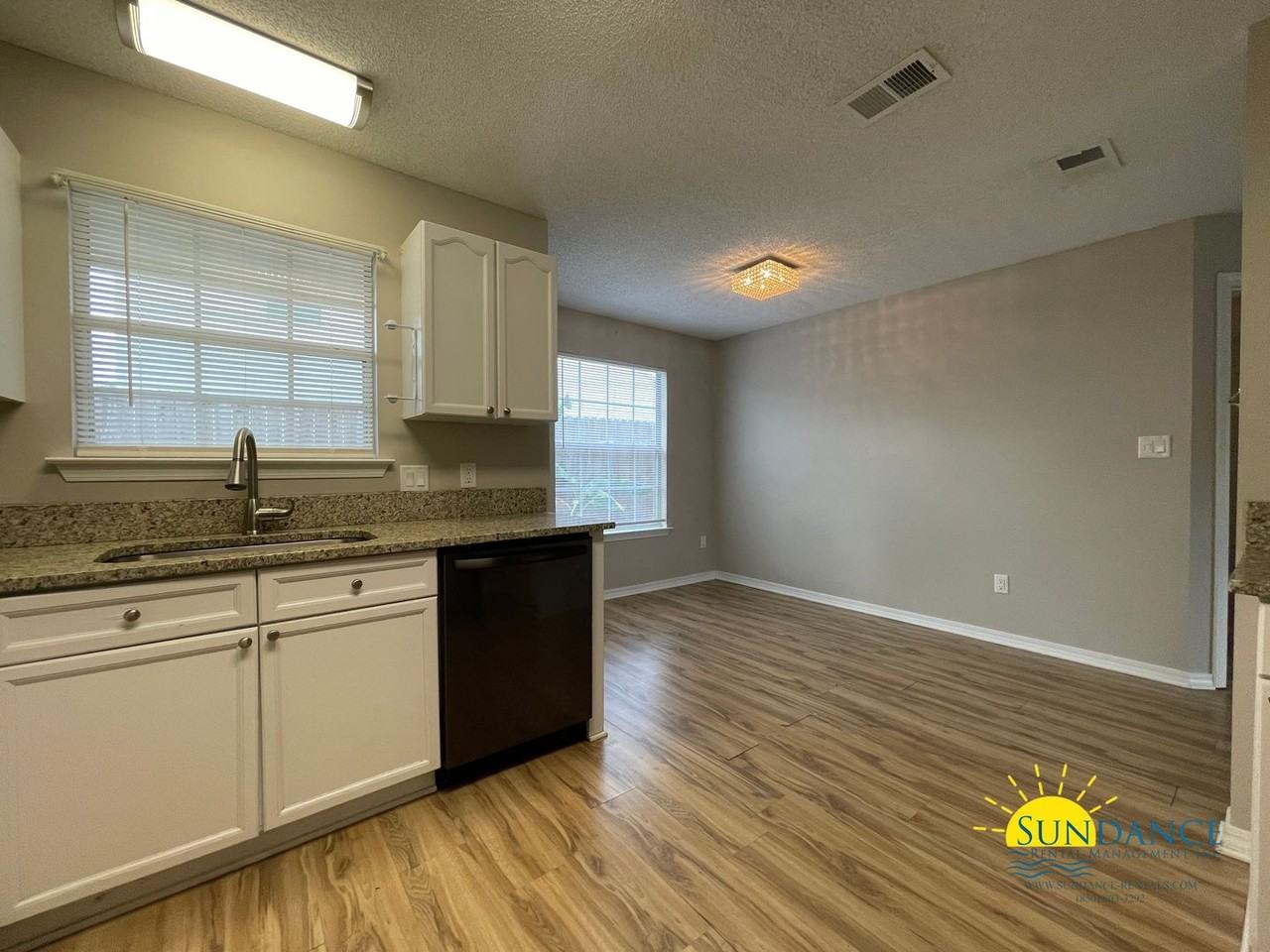 129 Scranton St - Photo 6 of 24