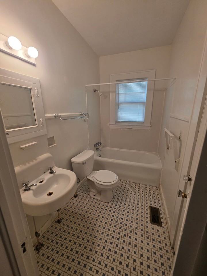 3901 Indiana Ave - Photo 2 of 13