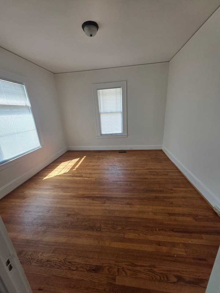 3901 Indiana Ave - Photo 6 of 13