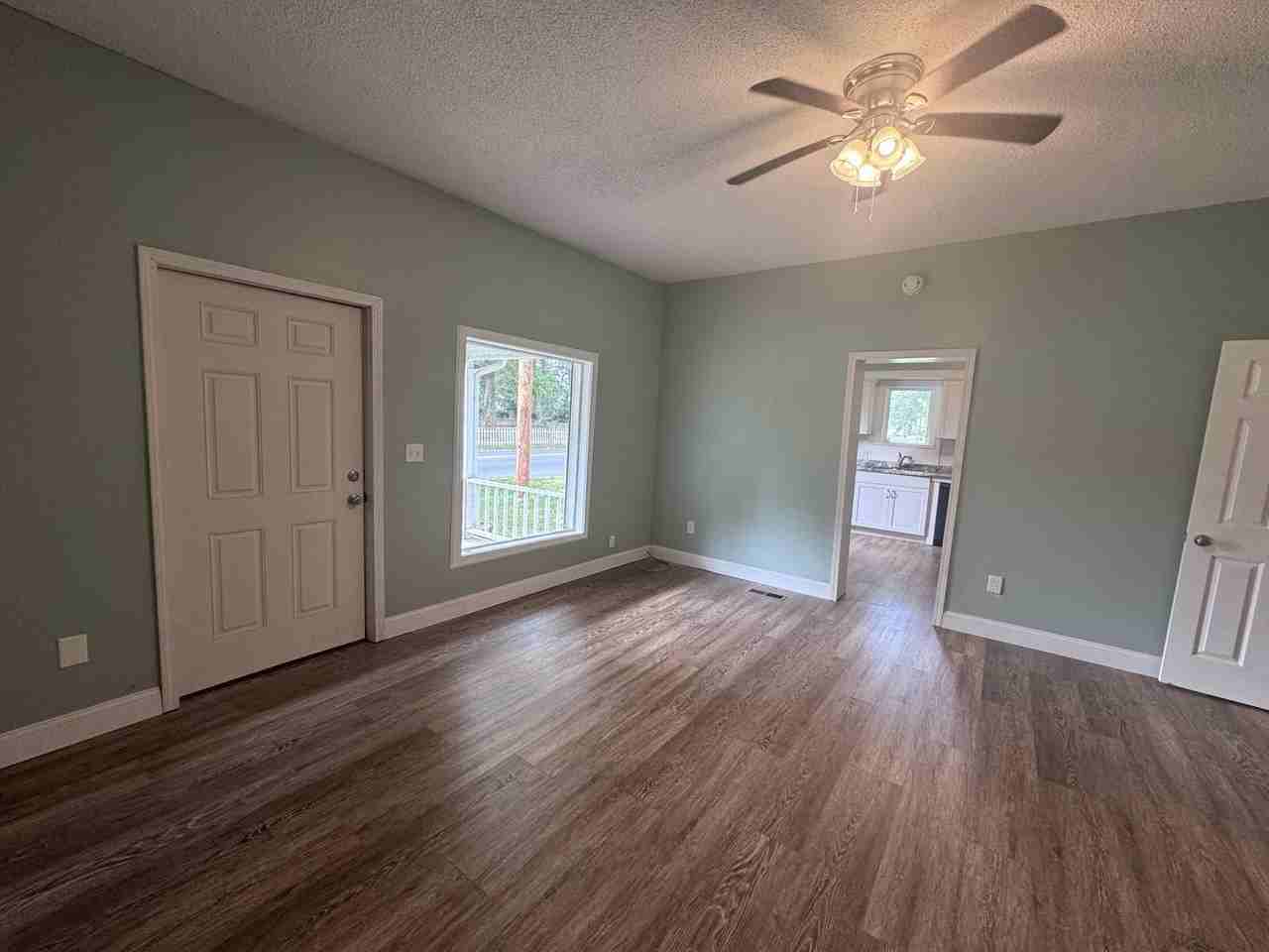 820 S 28th St - Photo 3 of 23
