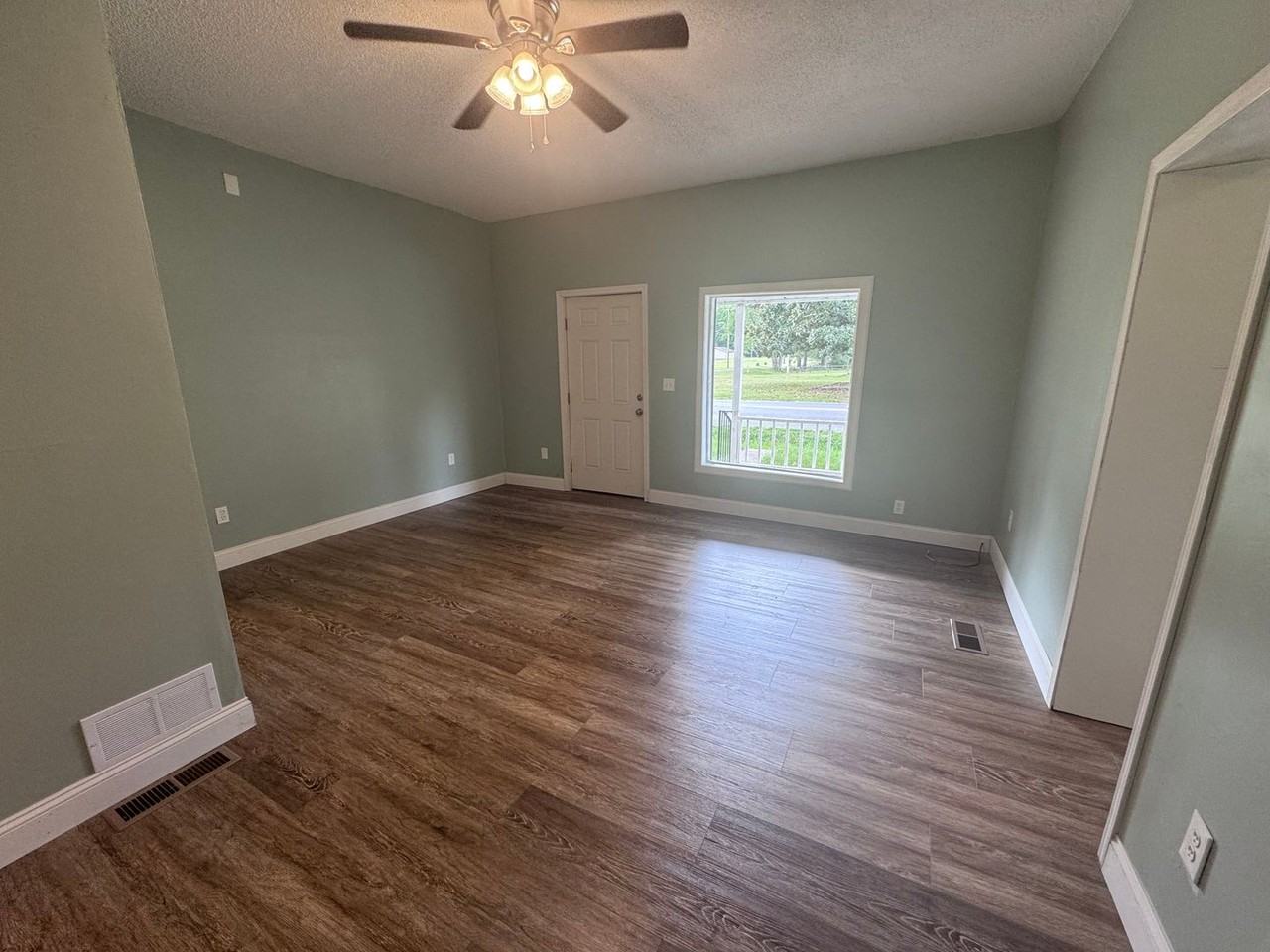 820 S 28th St - Photo 4 of 23