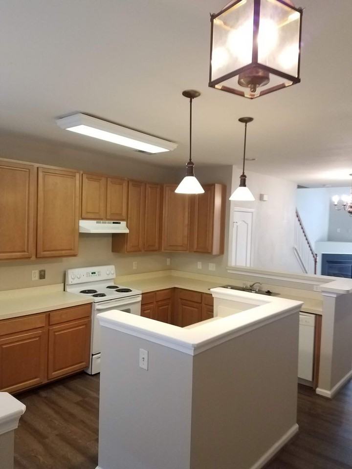 2012 Livingston St - Photo 3 of 22