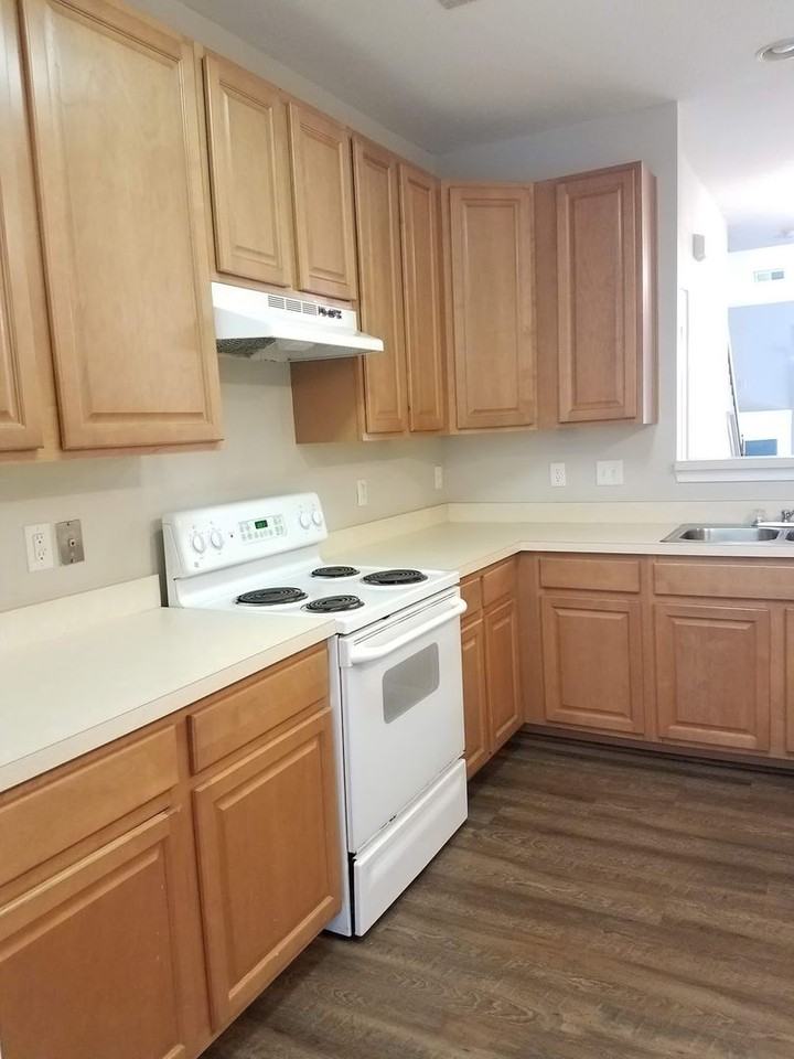 2012 Livingston St - Photo 5 of 22
