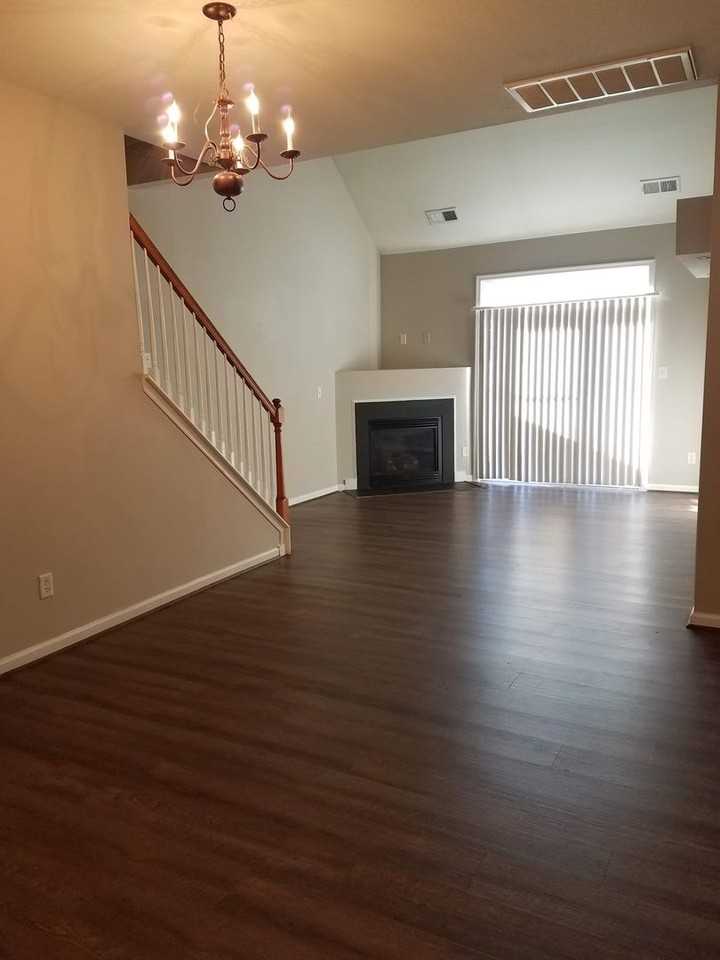 2012 Livingston St - Photo 7 of 22