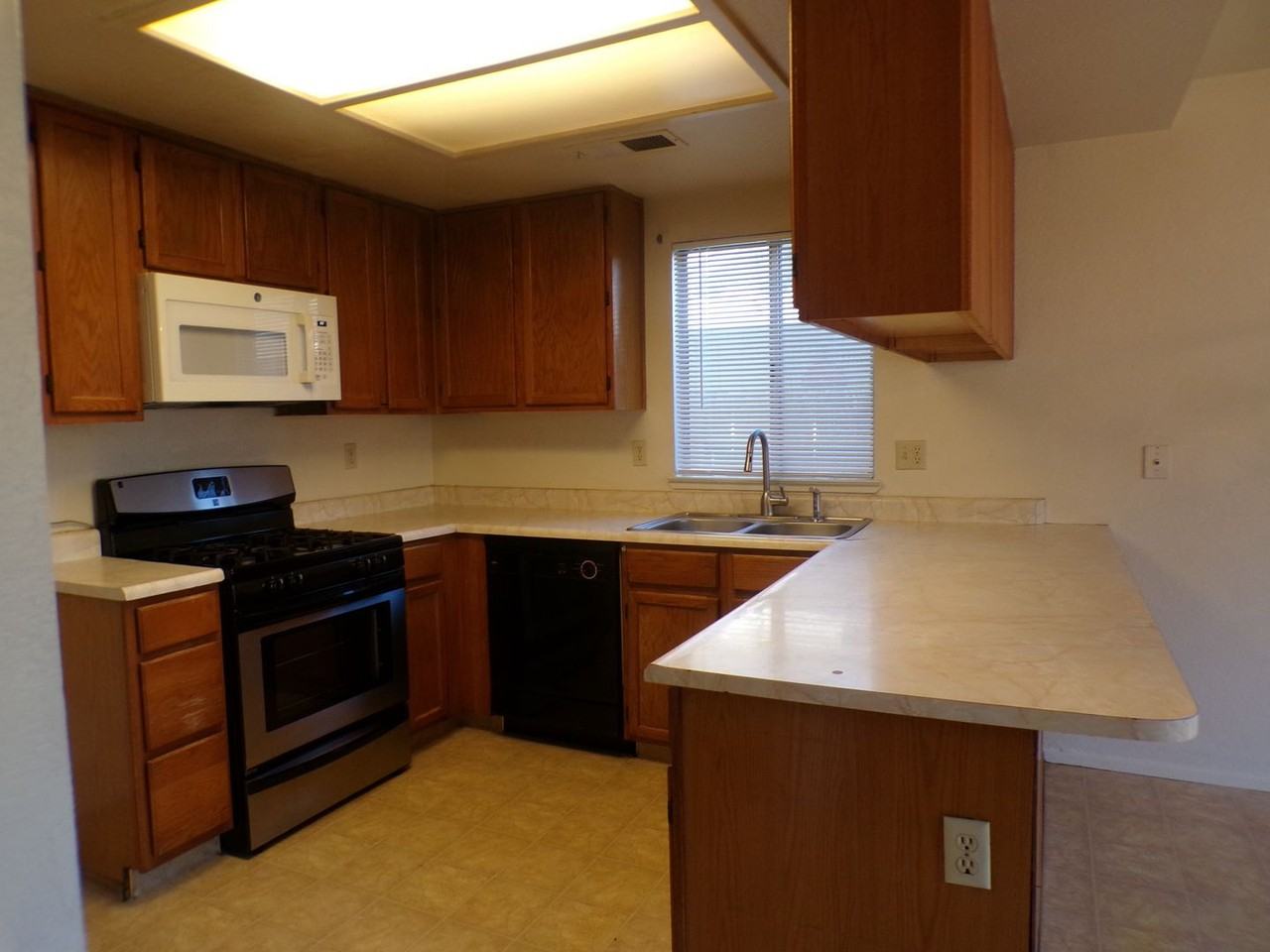1309 Cape Cod Dr - Photo 4 of 11