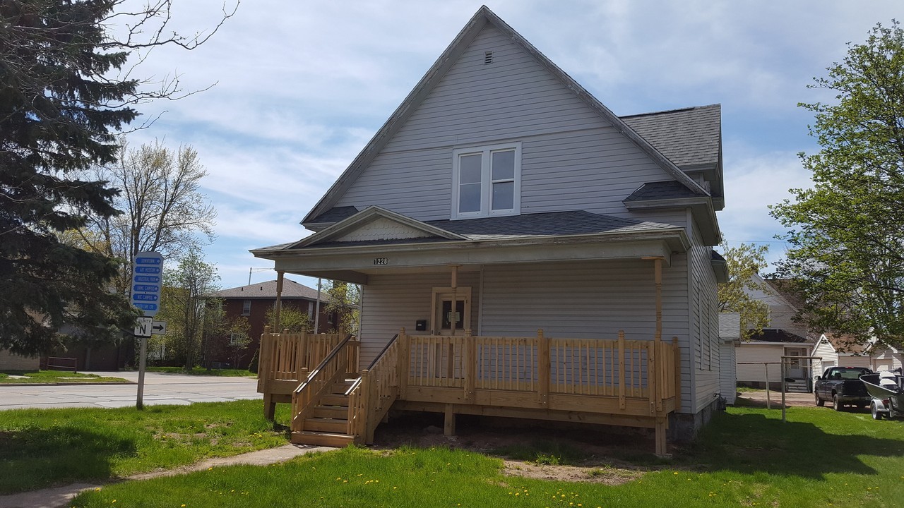 1228 Prospect Ave - Photo 2 of 26