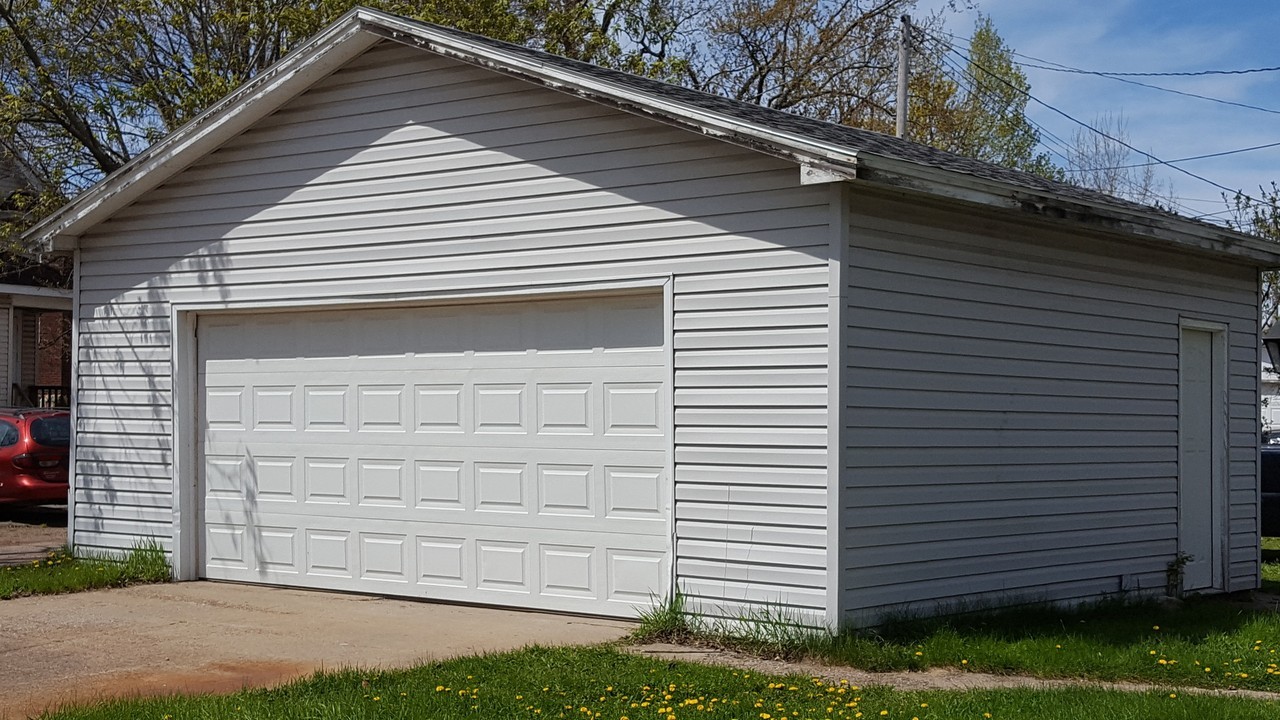 1228 Prospect Ave - Photo 3 of 26