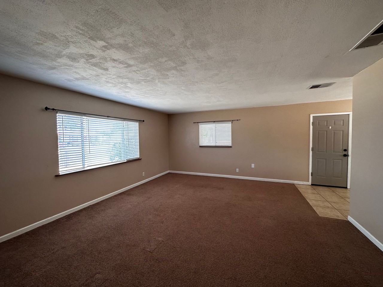 2116 Club Ave - Photo 2 of 10