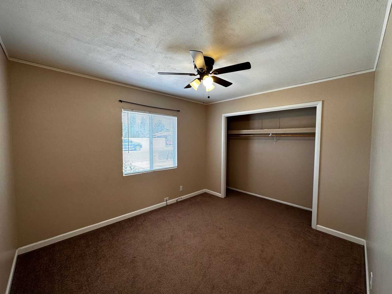 2116 Club Ave - Photo 4 of 10