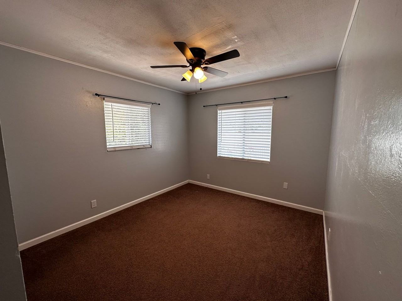 2116 Club Ave - Photo 5 of 10
