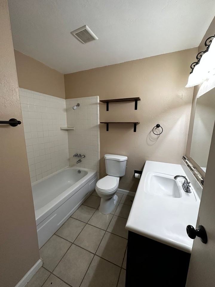 2116 Club Ave - Photo 6 of 10
