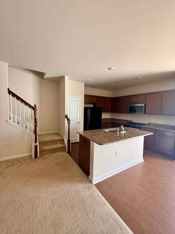 1017 Sycaten St - Photo 6 of 29