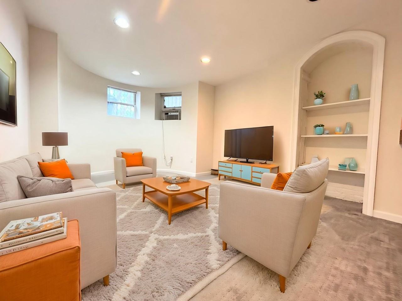 1538 17th St Nw Bsmt #BS - Photo 5 of 11