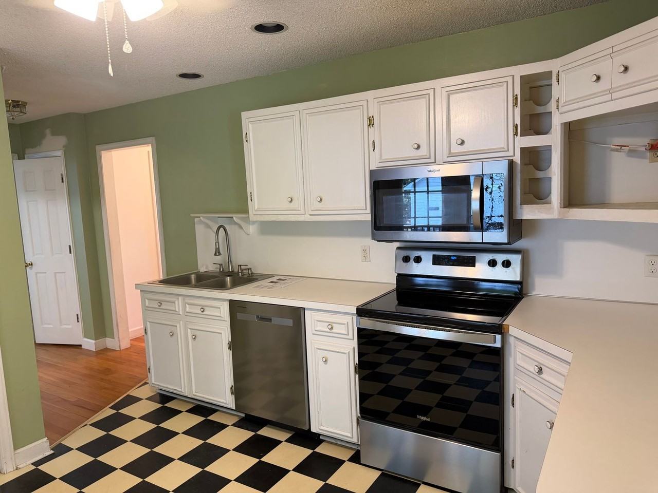 105 Demille Dr - Photo 5 of 31