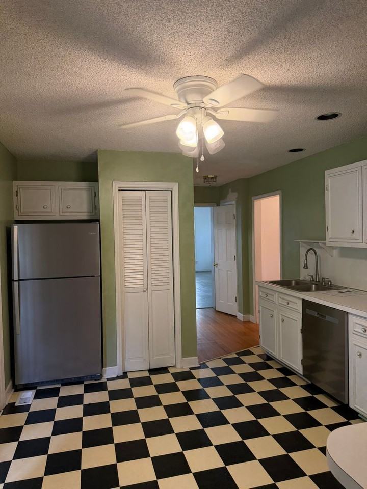 105 Demille Dr - Photo 7 of 31