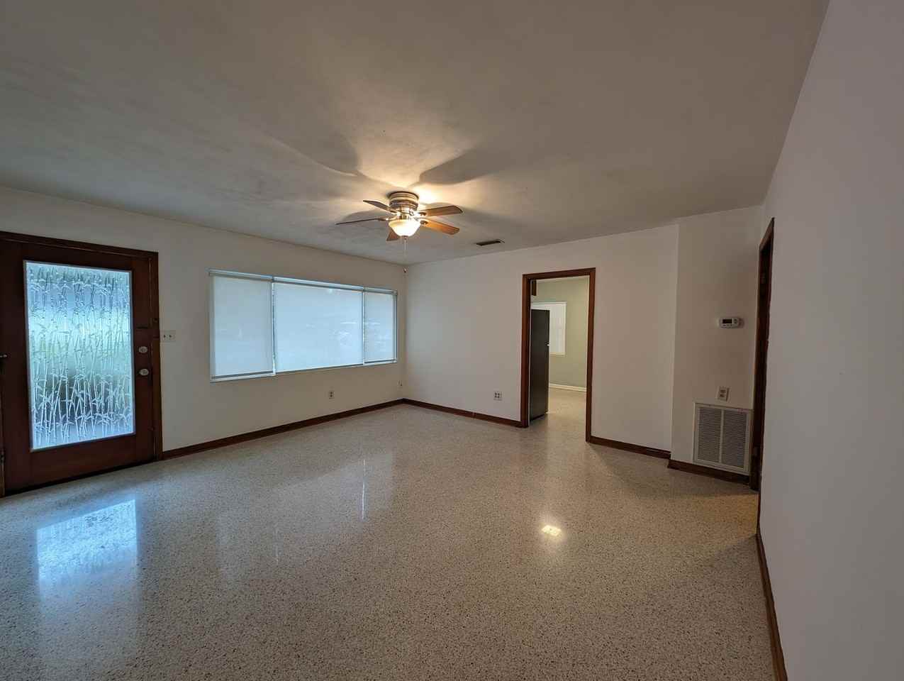 931 Ne 6th Ave - Photo 4 of 22