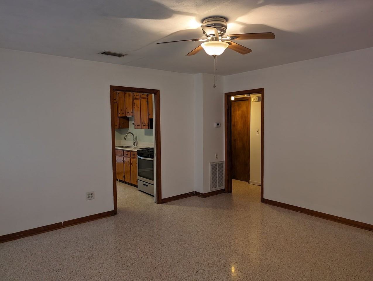 931 Ne 6th Ave - Photo 5 of 22