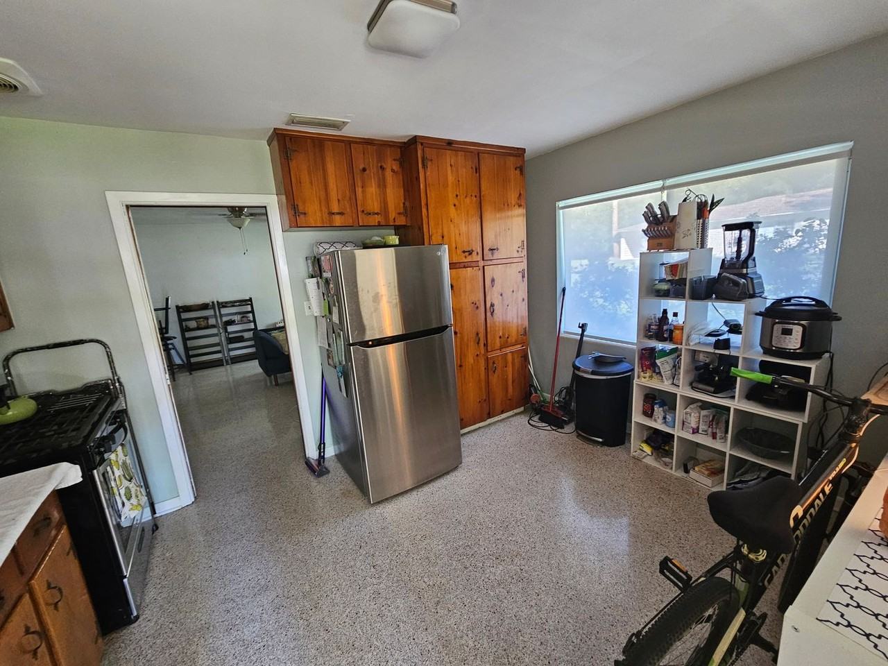 931 Ne 6th Ave - Photo 6 of 22