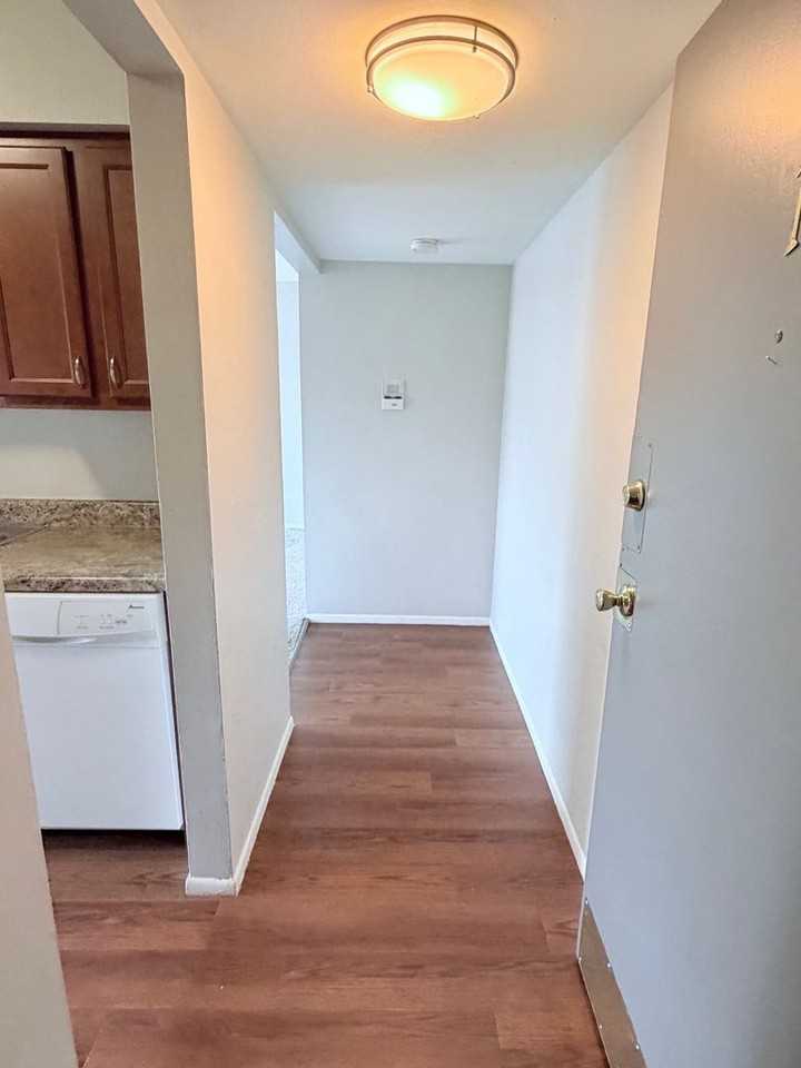 925 Heritage Ct #301 - Photo 6 of 18